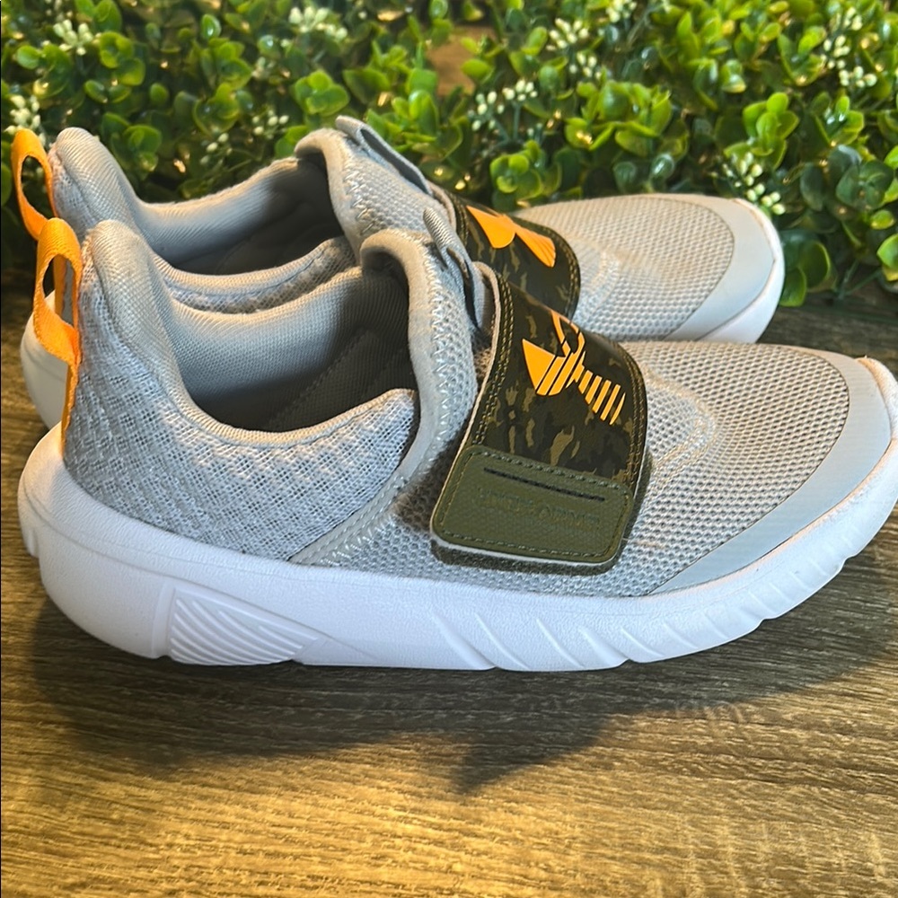 Under Armour Gray and Orange Sneakers with Breathable Mesh - Picture 7 of 7